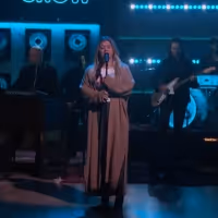 VIDEO: Kelly Clarkson Covers 'Will You Still Love Me Tomorrow' Video