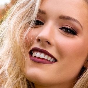 Emily Ann Roberts Announces Debut Full Length Album 'Can't Hide Country' Coming This…