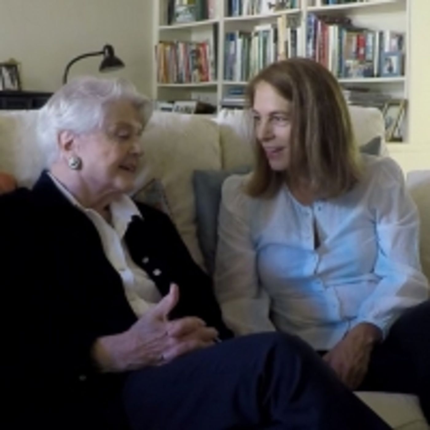 Wake Up With BWW 10/26: Olivier Award Winners, and More!  Image