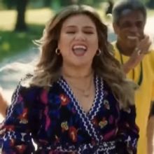 VIDEO: Kristin Chenoweth, Aaron Tveit, & More Join Kelly Clarkson in New 'Kellyoke' M