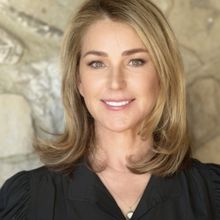 Listen: LITTLE KNOWN FACTS with Ilana Levine and Special Guest, Peri Gilpin