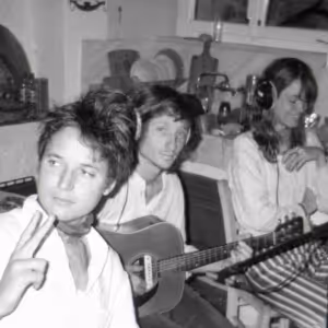 Video: Oracle Sisters Share New Video for 'Ruby On The Run'