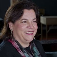 Video: Director Tracy Brigden On Bringing DIAL M FOR MURDER to the Guthrie Video