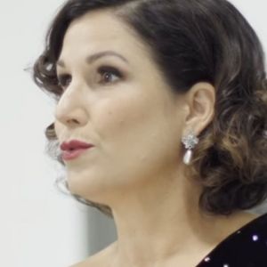 Video: See Stephanie J. Block as Lilli Vanessi in a Photoshoot for KISS ME, KATE at…