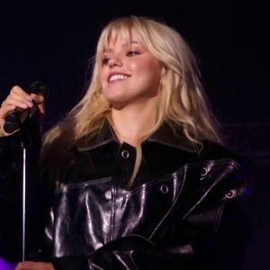 Video: Watch Reneé Rapp Perform 'Too Well' & 'Pretty Girls' at the VMAs