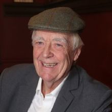 Sir Tim Rice Believes Surtitles Should Be Used More Often in Stage Productions