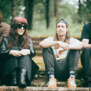 Shoegaze Quartet Crystal Canyon Release New LP 'STARS AND DISTANT LIGHT'