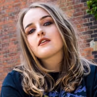 Nell Mescal Shares New Single 'Homesick'