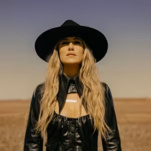 Lainey Wilson Confirms Extensive 2025 'Whirlwind' World Tour