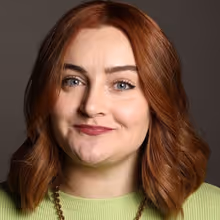 EDINBURGH 2026: Review: KAT HIGGINS IN MEMORY OF ME, Hoots @ Nicolson Square