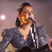 VIDEO: Maddie Poppe Performs 'O Holy Night' on The Kelly Clarkson Show