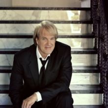 John Tesh Brings AN ACOUSTIC CHRISTMAS To The McCallum