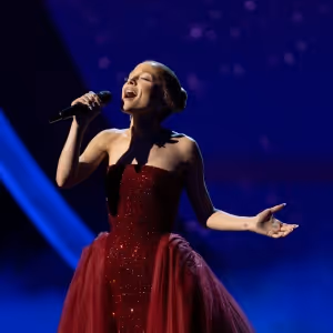 Ariana Grande Refutes Claims of Quitting Music, Teases 2026 Live Performances