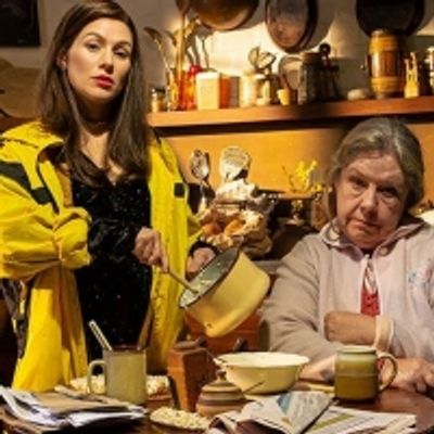 BWW REVIEW: Hilarious And Harrowing, THE BEAUTY QUEEN OF LEENANE Takes A Look Into The Lives Of The Forgotten