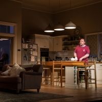 BWW Review: MIDDLE, National Theatre