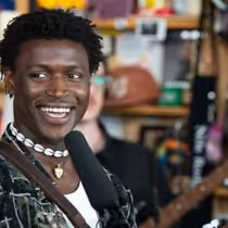 Mon Rovîa Performs NPR TINY DESK CONCERT, Watch the Set