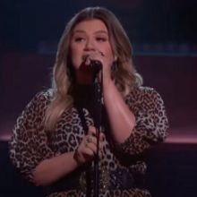 VIDEO: Kelly Clarkson Covers 'Got My Mind Set On You'