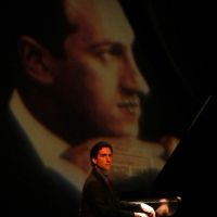BWW Review: HERSHEY FELDER AS GEORGE GERSHWIN ALONE at Berkshire Theatre Group is S'w Photo