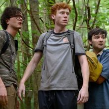 Vide: Watch Peacock's PLEASE DON'T DESTROY: THE TREASURE OF FOGGY MOUNTAIN Trailer