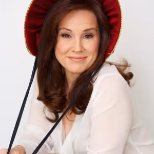 Old Parish Church to Present A CHRISTMAS CAROLER World Premiere