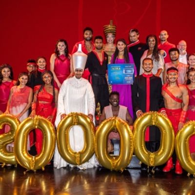Feature: CAST AIDA ONTVANGT GOUDEN TICKET AWARD VOOR MEER DAN 200.000 VERKOCHTE KAARTEN!