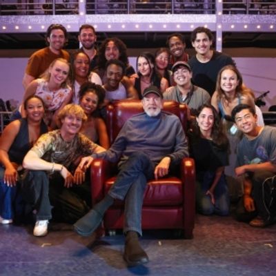 Photos/Video: Neil Diamond Performs 'Sweet Caroline' at A BEAUTIFUL NOISE