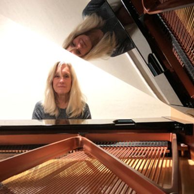 Bees Deluxe Will Come to Jazz On Main in August