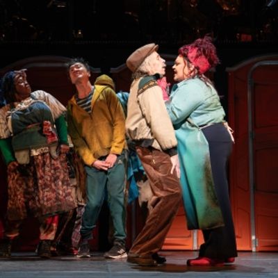 Video: New Clips from URINETOWN with Keala Settle, Rainn Wilson and More