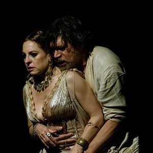 Crítica: LA NIÑA EN EL ALTAR at Teatro El Galeón Abraham Oceransky