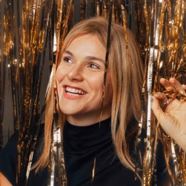 Sketch Star Davina Bentley Will Bring DANCING WHILE OLD to Edinburgh Fringe Photo