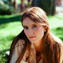 Rosie Darling Shares 'Roomful Of People (ft. Jake Scott) Ahead of New EP 　​  