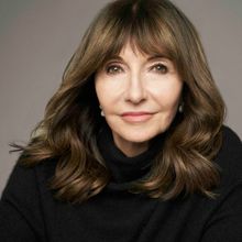 Mary Steenburgen Joins Ted Danson in Netflix's A MAN ON THE INSIDE Season 2