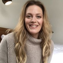 Living Room Concerts: JAGGED LITTLE PILL's Elizabeth Stanley