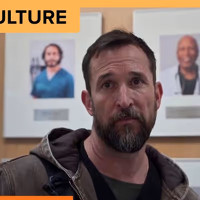 Noah Wyle's Dr. Robby Returns for First Day Back in THE PITT Season 3 Footage
