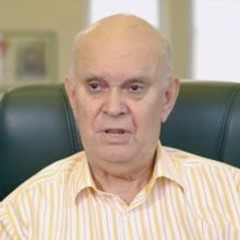 Sir Alan Ayckbourn Says That Streaming Theatre 'Just Isn't Theatre'