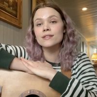 Living Room Concerts: JAGGED LITTLE PILL'S Jane Bruce Sings A Carole King Tune!