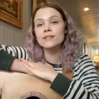 Living Room Concerts: JAGGED LITTLE PILL'S Jane Bruce Sings A Carole King Tune! Video