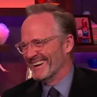 VIDEO: John Benjamin Hickey Reveals His Theatrical Pet Peeves on WATCH WHAT HAPPENS…