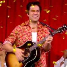 VIDEO: Will Swenson & A BEAUTIFUL NOISE Cast Perform 'Sweet Caroline' on GOOD MORNING