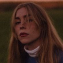 shy martin Releases New Single 'glued to the floor'