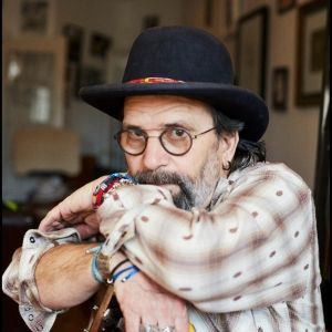 Steve Earle Releases Live New Album 'Alone Again' (Live)