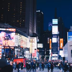 Cabaret Roundup: April 6-12 – Karen Akers, Marilyn Maye & More