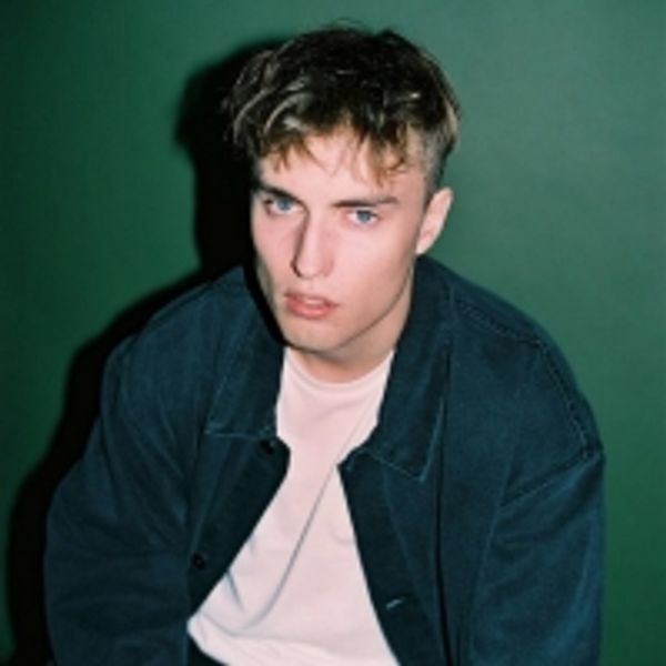 Sam Fender Shares 'Back To Black' Live Cover Recording Photo