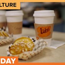 Warner Bros. Turns Studio Lot Into Stars Hollow for GILMORE GIRLS Holiday Event