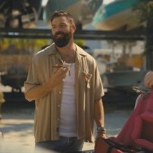 Video: Jordan Davis Releases Official Music Video for 'I Ain't Sayin''