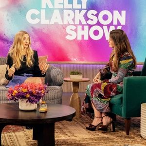 Video: Amanda Seyfried Sings 'Beauty Disaster' Duet with Kelly Clarkson