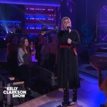 VIDEO: Kelly Clarkson Covers 'Some Guys Have All The Luck'