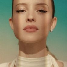 Video: Angèle Shares 'Le Temps Fera Les Choses' Music Video