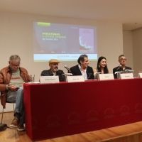 Presentan El Libro Miniaturas Y Otros Poemas Del Colombiano Mario Rey En La Sala…