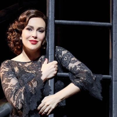 Video: Alyssa Milano Is the Merry Murderess of the Moment